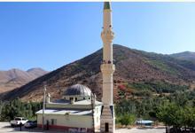 Caminin minaresi ve tepelere çıkarak görüşme yapıyorlar