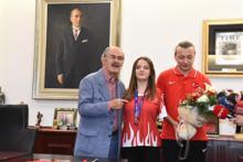 Dünya ikincisi Sümeyye, Eskişehir'de coşkuyla karşılandı