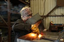 Kaynak ustası Sema, erkeklere taş çıkarıyor