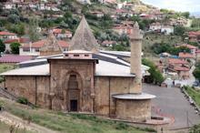 710 yıl boyunca dönen denge sütununu, 80 yıl önceki deprem durdurdu