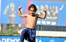 Milyonların takip ettiği 5 yaşındaki fenomen yetenek ''Ronaldo kaslı'' Arat, futboldaki hünerlerini Türkiye'de sergiledi