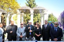 Zeki Müren, mezarı başında anıldı