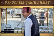 İstanbul'un son kabadayısı artık naralarını tatlıları için atıyor