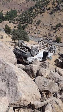 Öğrencileri taşıyan servis devrildi! 3 kardeşten acı haber