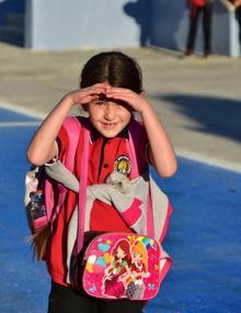 Kızının okula gidebilmesi için veresiye yol yaptırdı