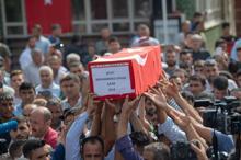 Şehitler toprağa verildi