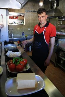 Çakallı menemeni iş kapısı oldu