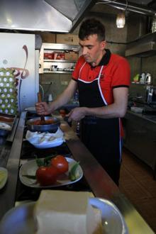 Çakallı menemeni iş kapısı oldu