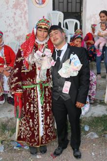 Yörüklerin asırlık çeyiz asma geleneği