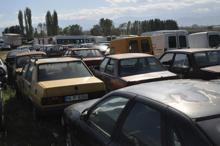 Yediemin otoparklarındaki sahipsiz araçlar, otoparkçıları isyan ettirdi