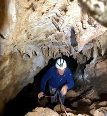 Dağcılar Sümbül Dağı'nda sarkıt ve dikitlerin olduğu mağara buldu