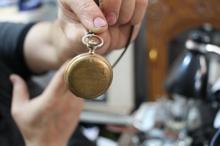 Ustasına yardıma gitti, 30 yıldır Siirt'te saat tamir ediyor