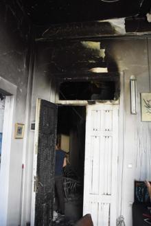 Tarihi Kardıçalı Hanı'nın yanan duvarlarında resim sergisi açtı