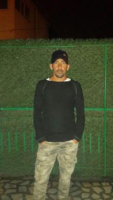 Motosikletiyle evine giderken başından vuruldu