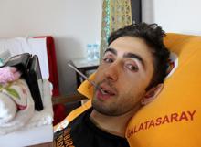 Ağzıyla kullandığı dokunmatik kalemle çektiği videolarla fenomen oldu