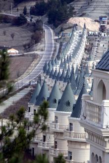 Mudurnu'da şatoyu andıran villalar 2021'de bitecek