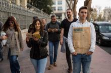 Orhan Veli'nin ölüm yıl dönümünde şiirlerini okuyarak usta şairin mezarına yürüdüler