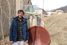 Çanak anten ve metal siniden baz istasyonu yaptı