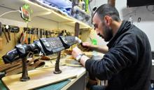 Sivaslı ustadan özel kuvvetlere deri kılıf