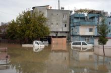 Adana sele teslim oldu