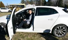 Aldığı sıfır araç boyalı çıktı! Gerçeği telefonuna indirdiği uygulamadan öğrendi