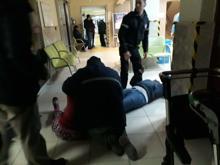 Eşini vurdu, öldüğünü duyunca bayıldı