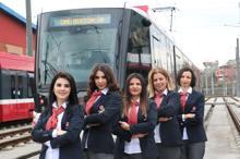 Samsun'da tramvayın kadın makinistleri