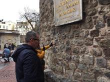 İstanbul'un simgesi Galata Kulesi'nde tepki çeken yazılar