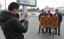 Fenomen simitçi Ahmet dişlerine kavuştu, patent peşine düştü