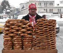 Fenomen simitçi Ahmet dişlerine kavuştu, patent peşine düştü