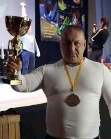 Zayıflamak için başladığı halterde dünya şampiyonu oldu