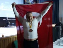 Zayıflamak için başladığı halterde dünya şampiyonu oldu