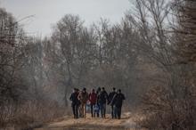 Meriç üzerinden Yunanistan'a geçmek için Doyran köyüne akın ediyorlar