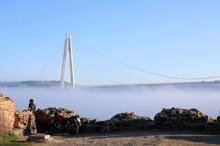 Yavuz Sultan Selim Köprüsü siste kayboldu