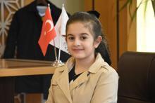 Haber spiker olmak isteyen Betül’ün videoları ilgi görüyor