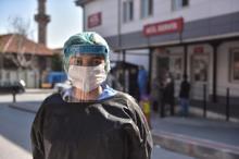 Acil servis çalışanlarının koronavirüs nöbeti hastane içinde fotoğraflandı