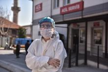 Acil servis çalışanlarının koronavirüs nöbeti hastane içinde fotoğraflandı