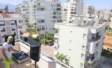 DJ'den sokağa çıkma yasağında moral konseri