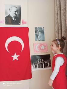 Evlerde 23 Nisan coşkusu