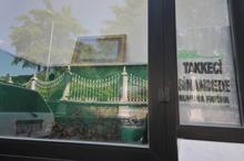 Türbenin üzerine 5 katlı apartman yaptılar