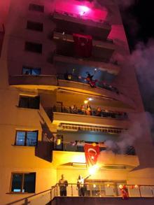 Tüm Türkiye saat 19:19'da tek yürek İstiklal Marşı'nı okudu