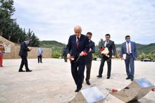 Bahçeli, Ülkücü Şehitler Anıtı'nı ziyaret etti