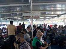 Vapur ve teknelerde dikkat çeken kalabalık