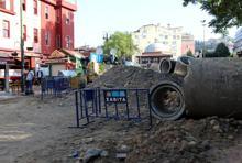 Ortaköy'de kumpircilerin olduğu sokakta çökme