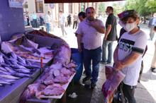 Tezgahtaki 80 kilo yayın balığı ilgi gördü