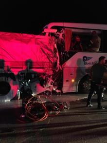 Uşak'ta feci kaza: Ölü ve yaralılar var