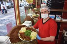 Ustaları, sağlıklı ve kaliteli çiğ köftenin püf noktalarını anlattı