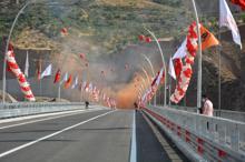 Türkiye'nin en yüksek köprüsü açıldı