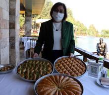 Fatma Şahin, Charlize Theron'a baklava gönderip, kente davet etti