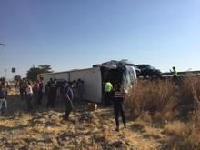 Aksaray'da yolcu otobüsü devrildi: Çok sayıda yaralı var